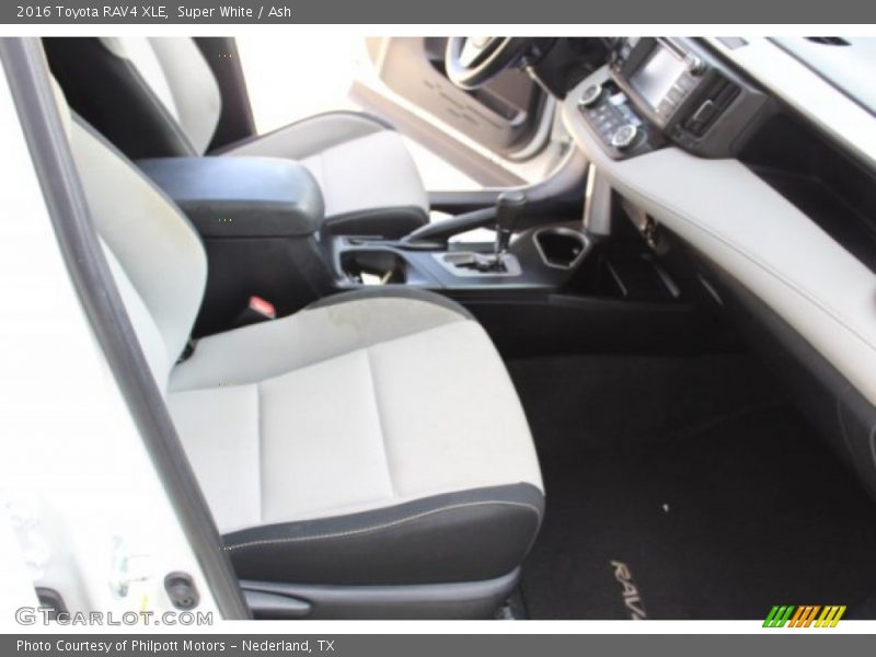Super White / Ash 2016 Toyota RAV4 XLE
