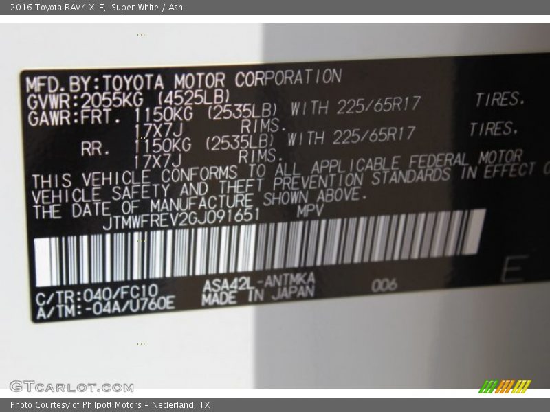 Super White / Ash 2016 Toyota RAV4 XLE