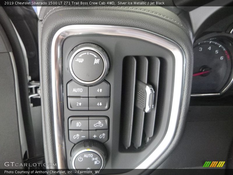 Controls of 2019 Silverado 1500 LT Z71 Trail Boss Crew Cab 4WD