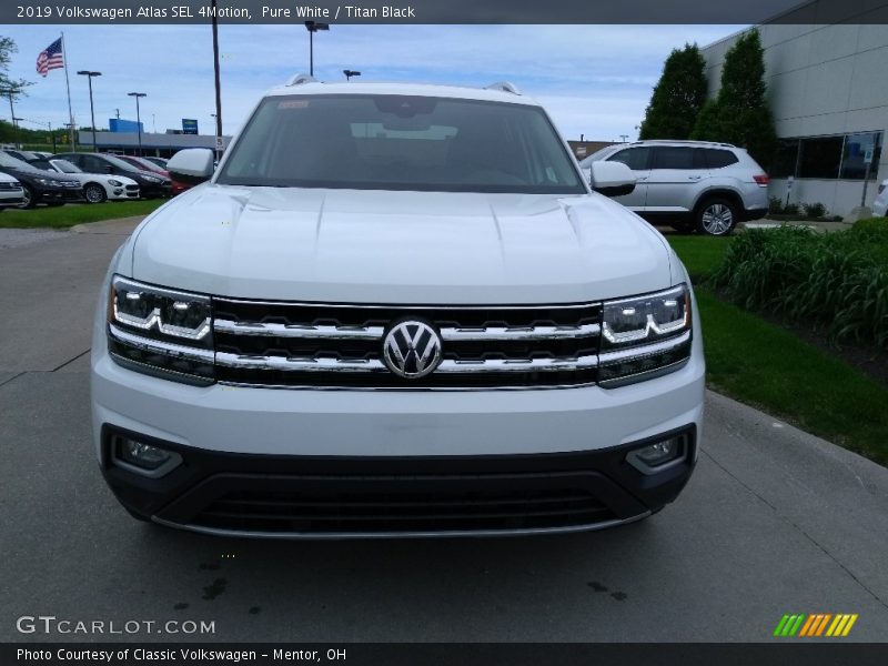 Pure White / Titan Black 2019 Volkswagen Atlas SEL 4Motion