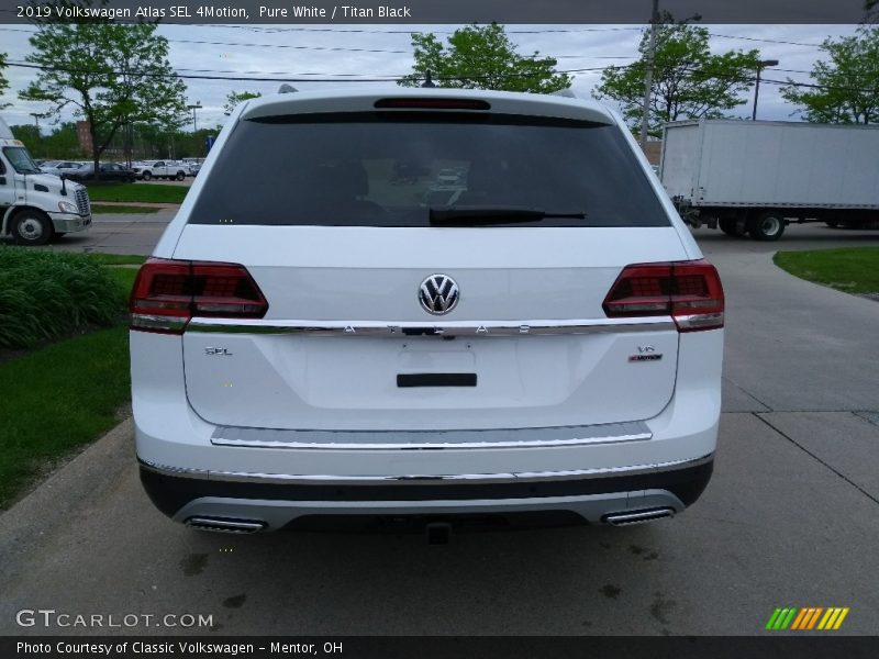 Pure White / Titan Black 2019 Volkswagen Atlas SEL 4Motion
