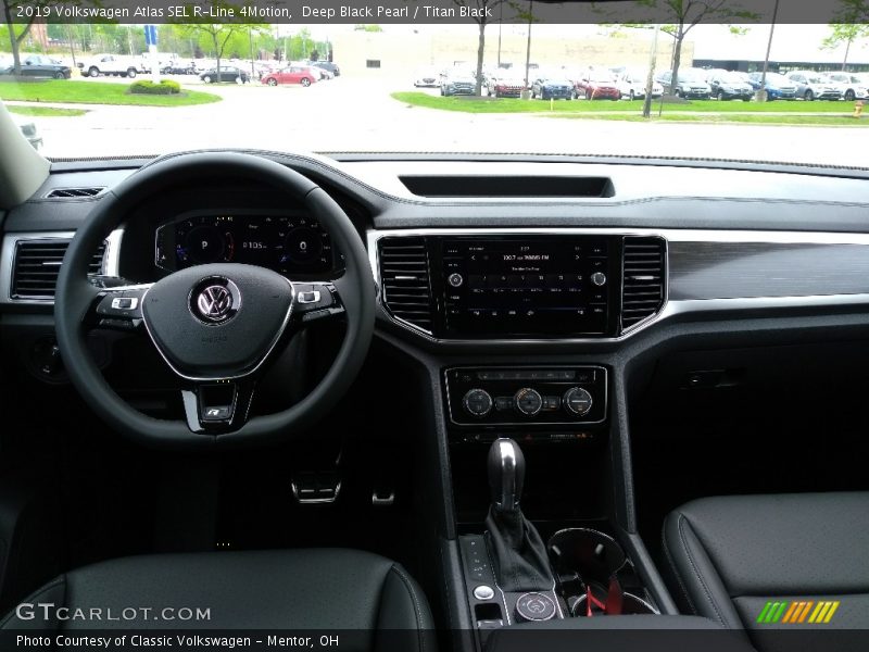 Dashboard of 2019 Atlas SEL R-Line 4Motion