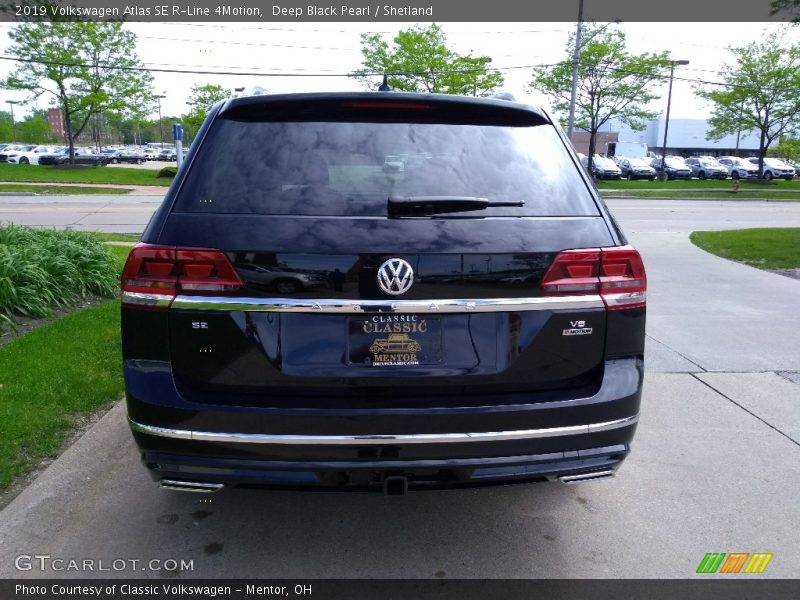 Deep Black Pearl / Shetland 2019 Volkswagen Atlas SE R-Line 4Motion