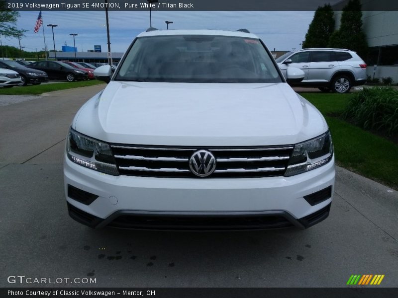 Pure White / Titan Black 2019 Volkswagen Tiguan SE 4MOTION