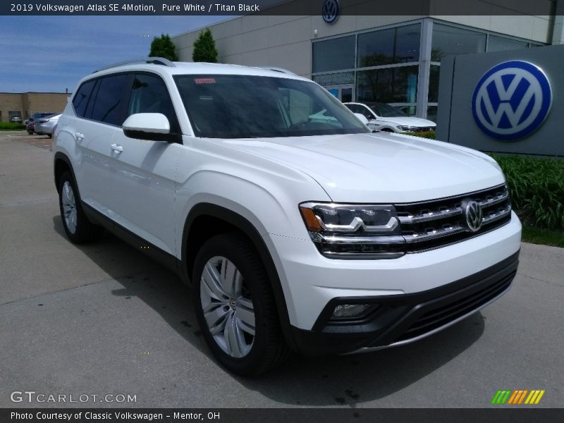 Pure White / Titan Black 2019 Volkswagen Atlas SE 4Motion