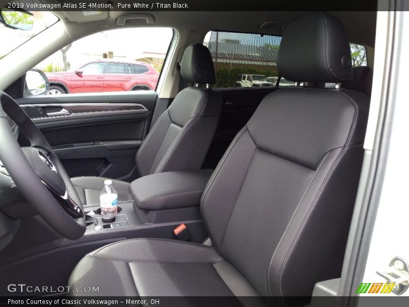 Pure White / Titan Black 2019 Volkswagen Atlas SE 4Motion