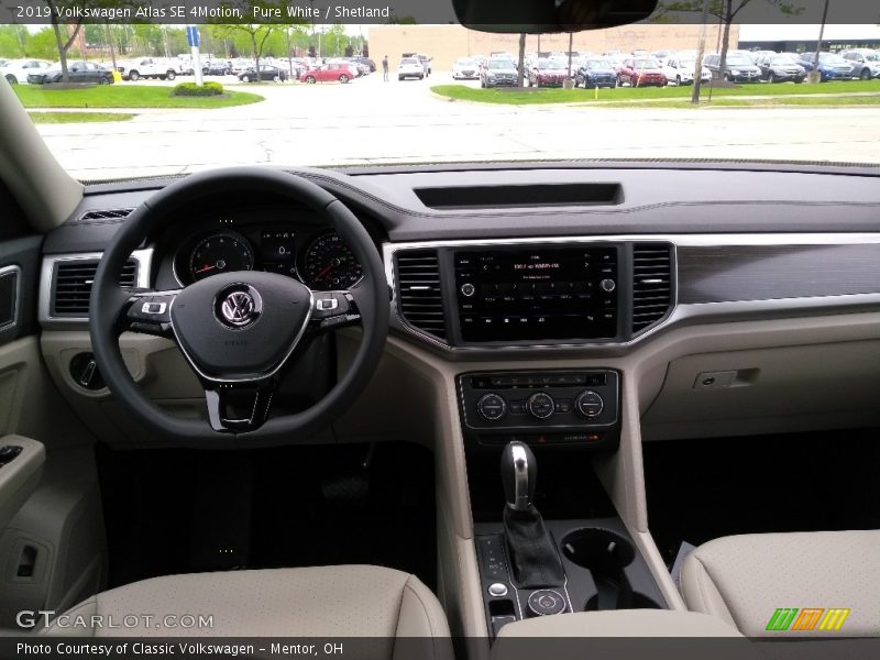 Pure White / Shetland 2019 Volkswagen Atlas SE 4Motion