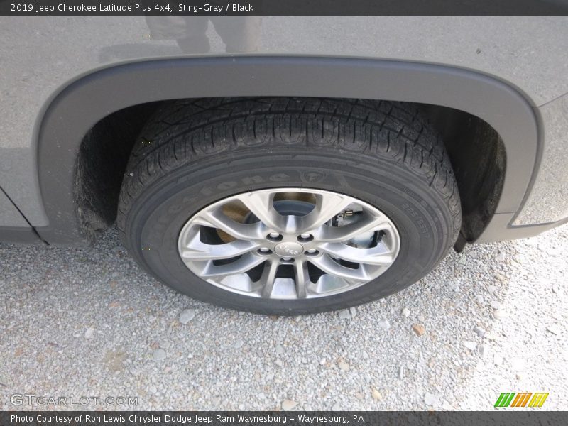 Sting-Gray / Black 2019 Jeep Cherokee Latitude Plus 4x4