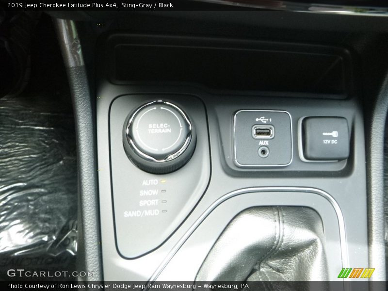 Sting-Gray / Black 2019 Jeep Cherokee Latitude Plus 4x4