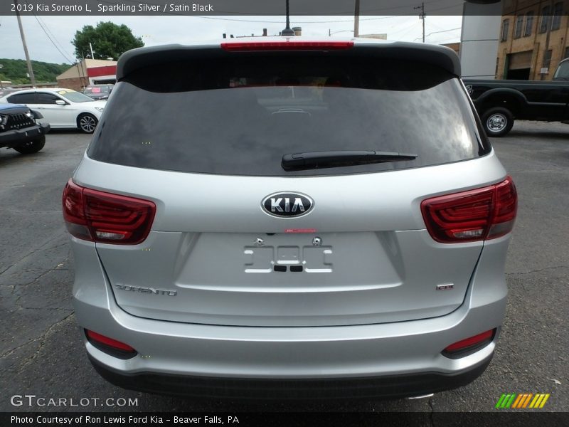 Sparkling Silver / Satin Black 2019 Kia Sorento L