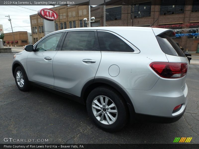 Sparkling Silver / Satin Black 2019 Kia Sorento L