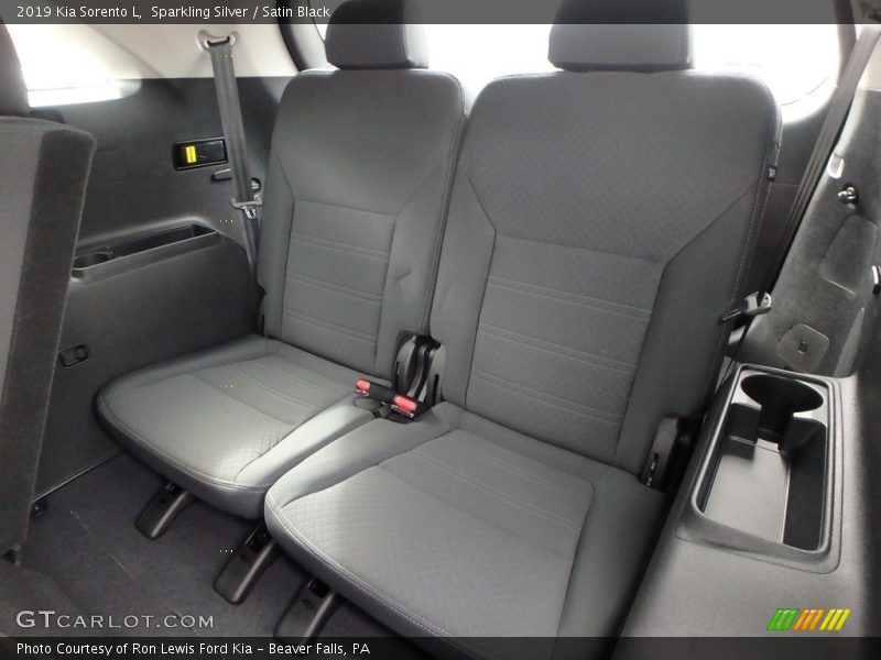 Sparkling Silver / Satin Black 2019 Kia Sorento L