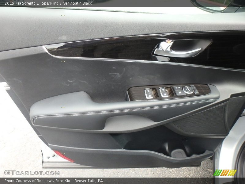 Sparkling Silver / Satin Black 2019 Kia Sorento L