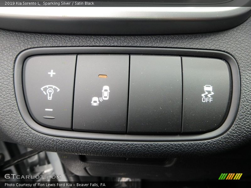 Sparkling Silver / Satin Black 2019 Kia Sorento L