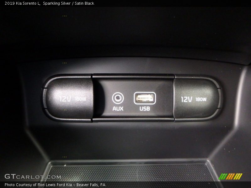 Sparkling Silver / Satin Black 2019 Kia Sorento L