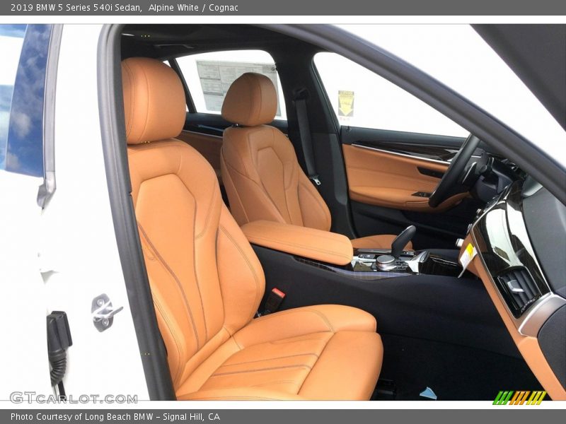 Alpine White / Cognac 2019 BMW 5 Series 540i Sedan