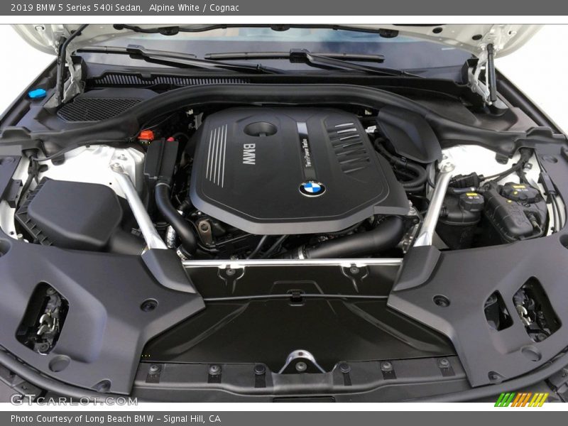 Alpine White / Cognac 2019 BMW 5 Series 540i Sedan