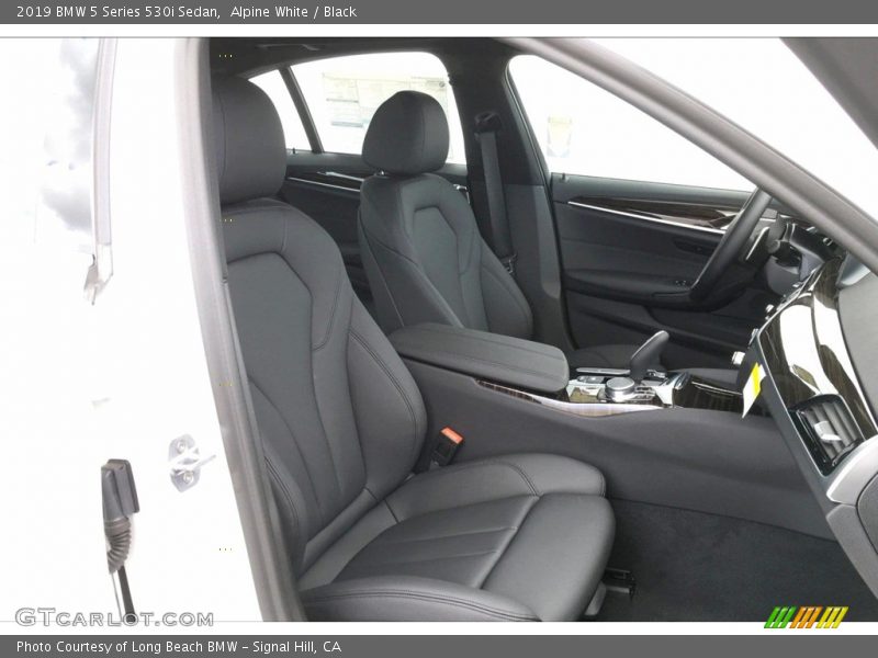 Alpine White / Black 2019 BMW 5 Series 530i Sedan