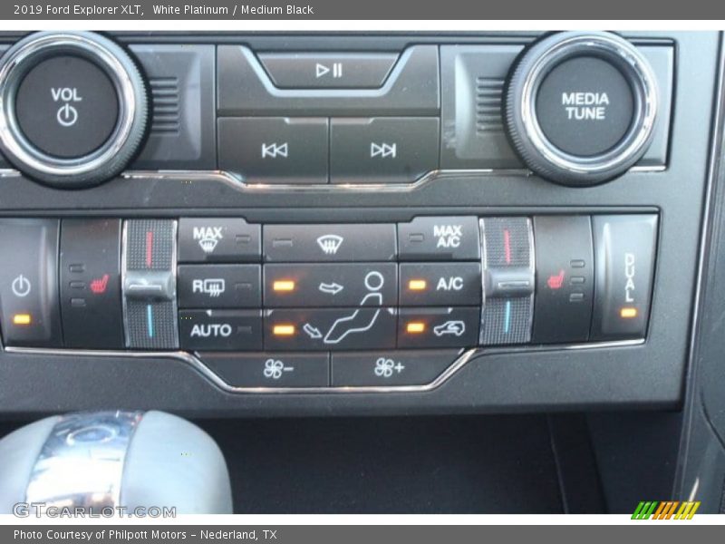 White Platinum / Medium Black 2019 Ford Explorer XLT