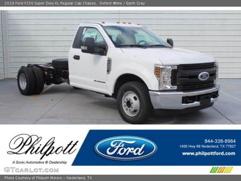 Oxford White / Earth Gray 2019 Ford F350 Super Duty XL Regular Cab Chassis
