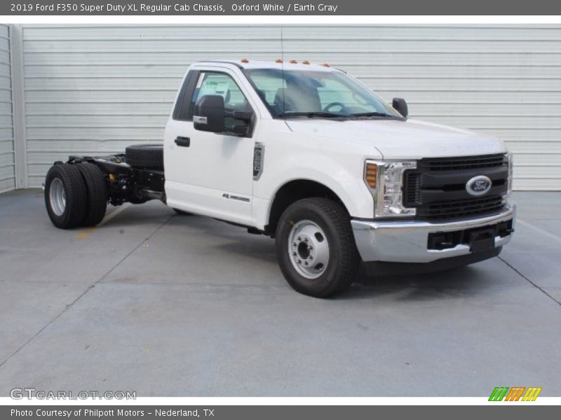 Oxford White / Earth Gray 2019 Ford F350 Super Duty XL Regular Cab Chassis