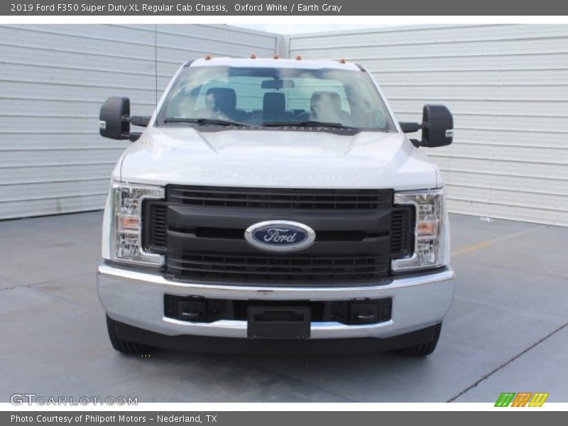 Oxford White / Earth Gray 2019 Ford F350 Super Duty XL Regular Cab Chassis