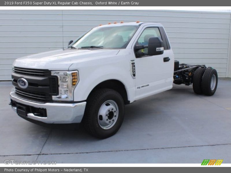 Oxford White / Earth Gray 2019 Ford F350 Super Duty XL Regular Cab Chassis