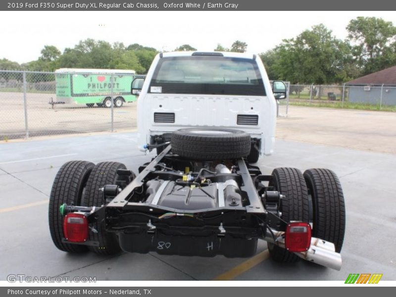 Oxford White / Earth Gray 2019 Ford F350 Super Duty XL Regular Cab Chassis