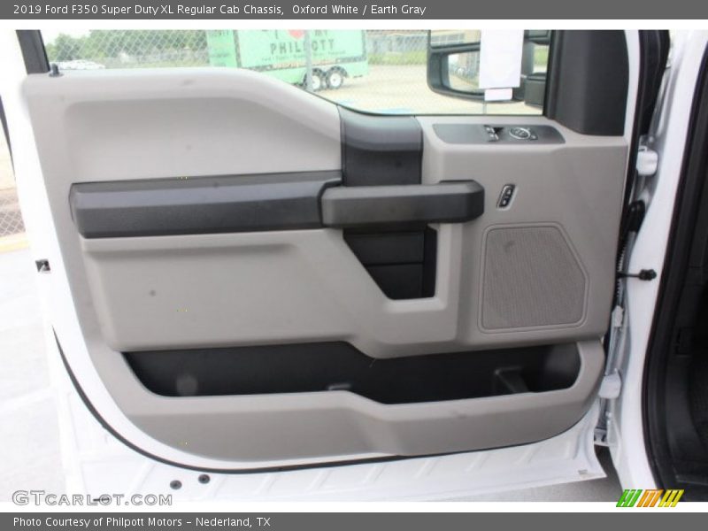 Oxford White / Earth Gray 2019 Ford F350 Super Duty XL Regular Cab Chassis