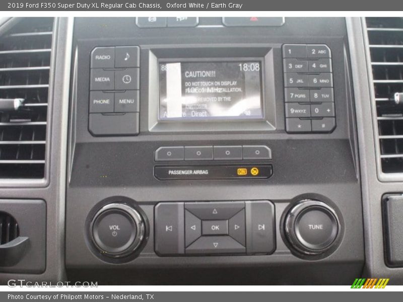 Oxford White / Earth Gray 2019 Ford F350 Super Duty XL Regular Cab Chassis