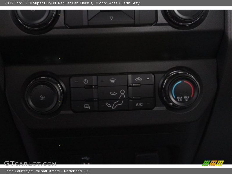 Oxford White / Earth Gray 2019 Ford F350 Super Duty XL Regular Cab Chassis