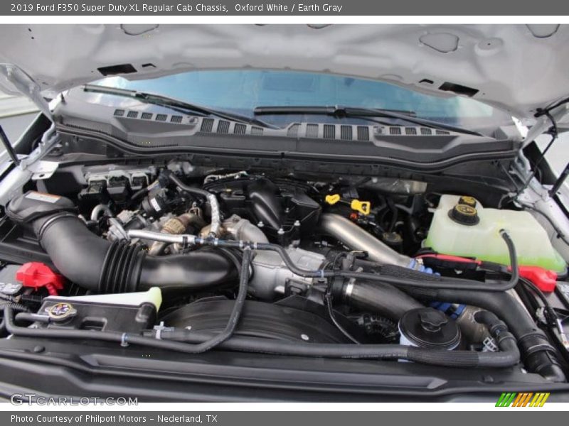 Oxford White / Earth Gray 2019 Ford F350 Super Duty XL Regular Cab Chassis
