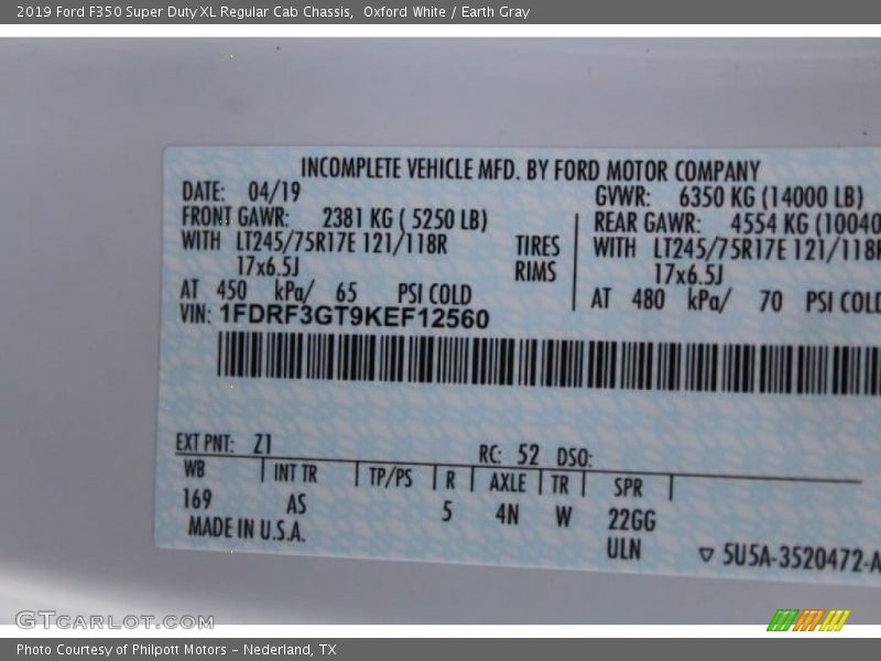 Oxford White / Earth Gray 2019 Ford F350 Super Duty XL Regular Cab Chassis