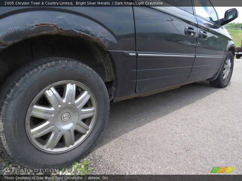 Bright Silver Metallic / Dark Khaki/Light Graystone 2005 Chrysler Town & Country Limited