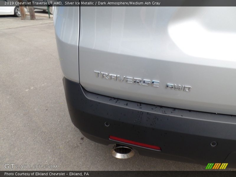 Silver Ice Metallic / Dark Atmosphere/Medium Ash Gray 2019 Chevrolet Traverse LT AWD