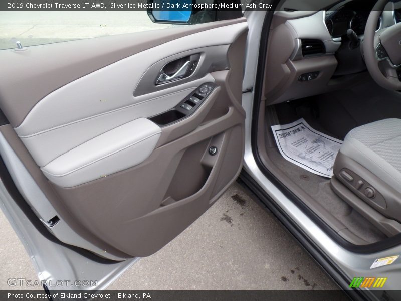 Silver Ice Metallic / Dark Atmosphere/Medium Ash Gray 2019 Chevrolet Traverse LT AWD
