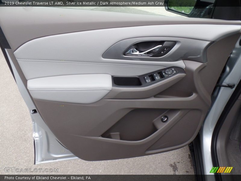 Silver Ice Metallic / Dark Atmosphere/Medium Ash Gray 2019 Chevrolet Traverse LT AWD