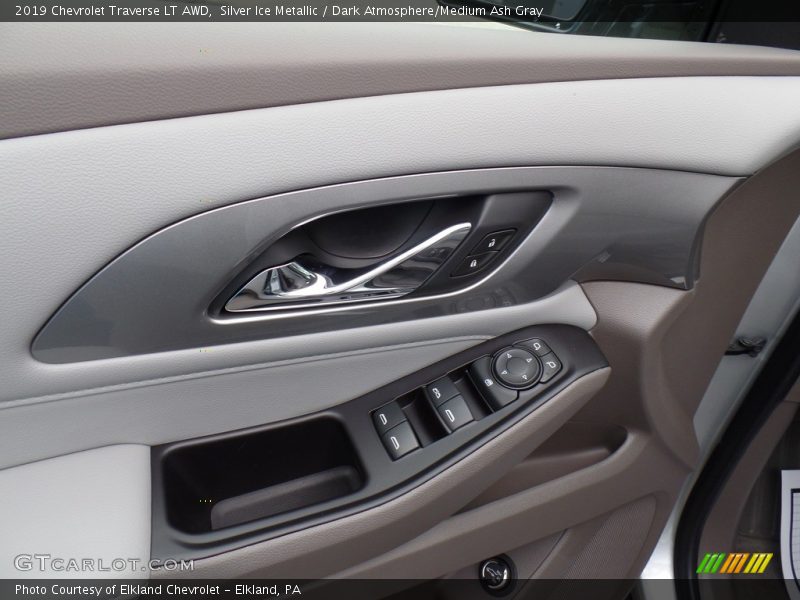 Silver Ice Metallic / Dark Atmosphere/Medium Ash Gray 2019 Chevrolet Traverse LT AWD