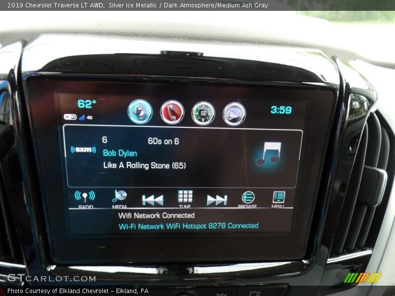 Silver Ice Metallic / Dark Atmosphere/Medium Ash Gray 2019 Chevrolet Traverse LT AWD