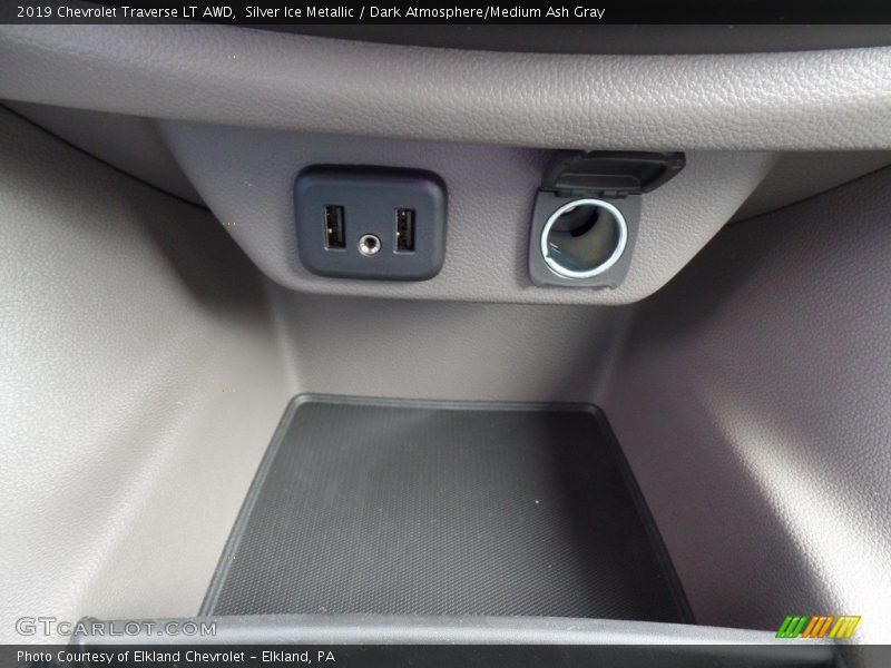 Silver Ice Metallic / Dark Atmosphere/Medium Ash Gray 2019 Chevrolet Traverse LT AWD