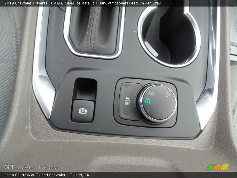 Silver Ice Metallic / Dark Atmosphere/Medium Ash Gray 2019 Chevrolet Traverse LT AWD