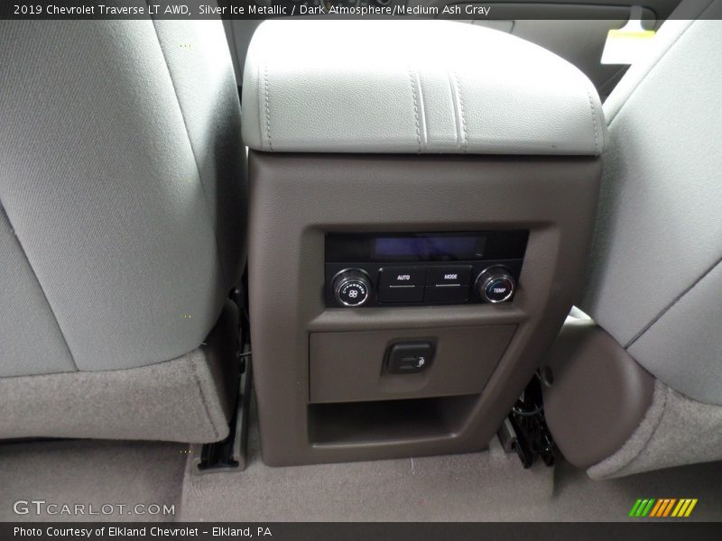 Silver Ice Metallic / Dark Atmosphere/Medium Ash Gray 2019 Chevrolet Traverse LT AWD