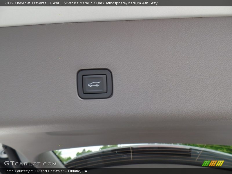 Silver Ice Metallic / Dark Atmosphere/Medium Ash Gray 2019 Chevrolet Traverse LT AWD