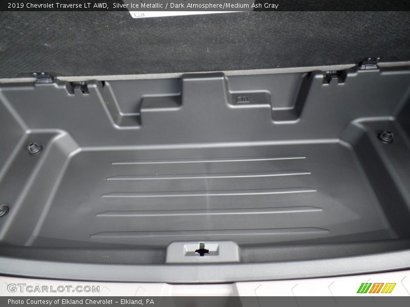 Silver Ice Metallic / Dark Atmosphere/Medium Ash Gray 2019 Chevrolet Traverse LT AWD
