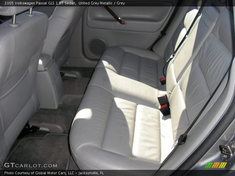 United Grey Metallic / Grey 2005 Volkswagen Passat GLS 1.8T Sedan