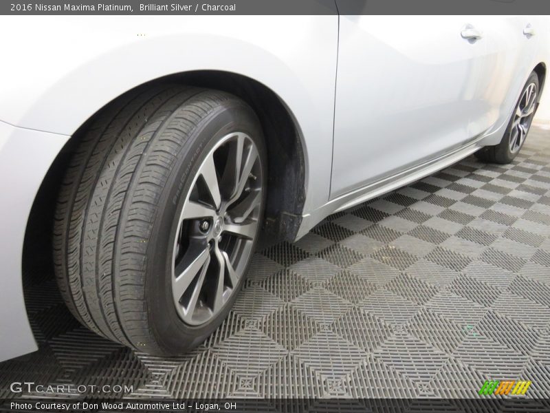 Brilliant Silver / Charcoal 2016 Nissan Maxima Platinum