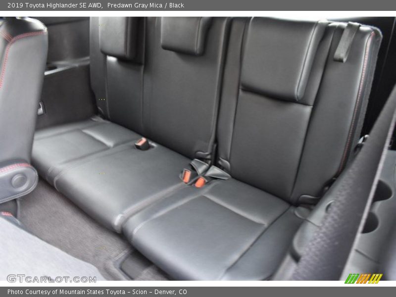 Predawn Gray Mica / Black 2019 Toyota Highlander SE AWD