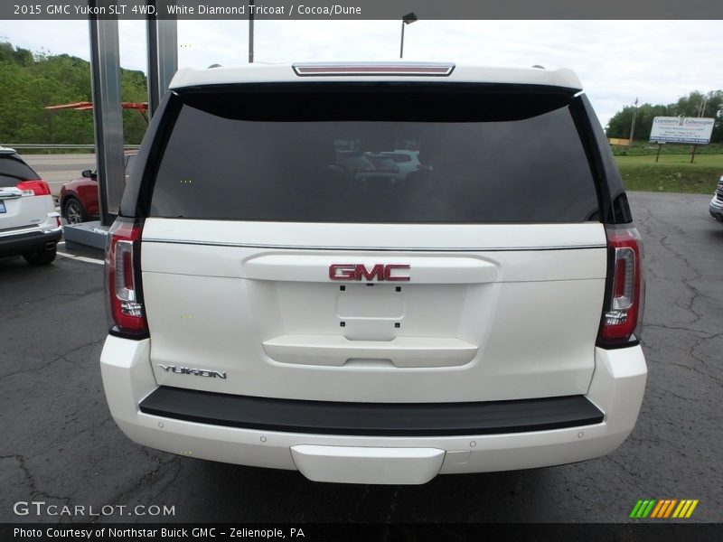 White Diamond Tricoat / Cocoa/Dune 2015 GMC Yukon SLT 4WD