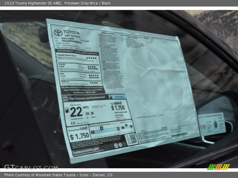 Predawn Gray Mica / Black 2019 Toyota Highlander SE AWD