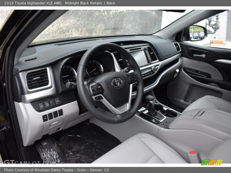 Midnight Black Metallic / Black 2019 Toyota Highlander XLE AWD
